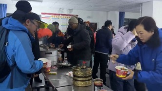 視頻丨日喀則：抵達接應點的徒步游客全部得到妥善安置，狀況良好