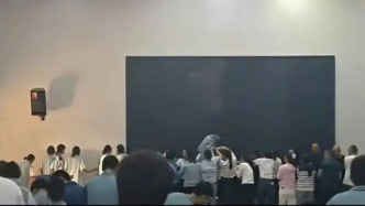 马上评｜让学生踩父母：“愧疚折磨”不是感恩教育