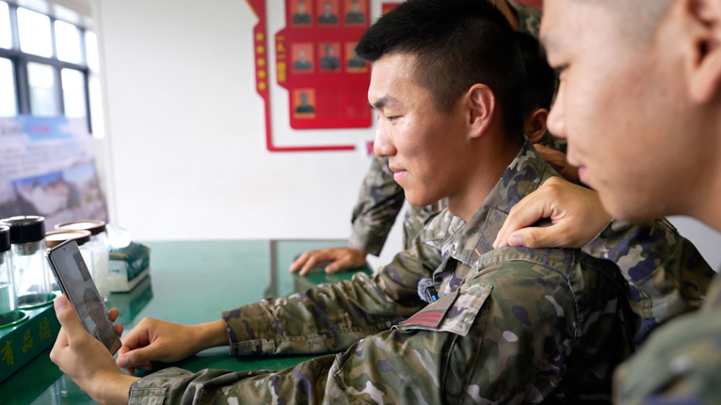 驻守糯扎渡水电站武警和驻守边疆雪域高原的解放军视频互道节日问候