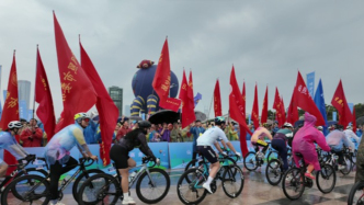 “雙節(jié)”超長(zhǎng)假，體育市場(chǎng)消費(fèi)旺