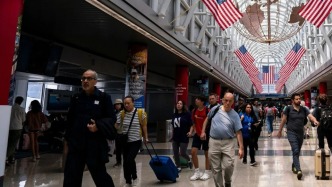 政府停擺致人手緊張，美國多個城市航班大面積延誤