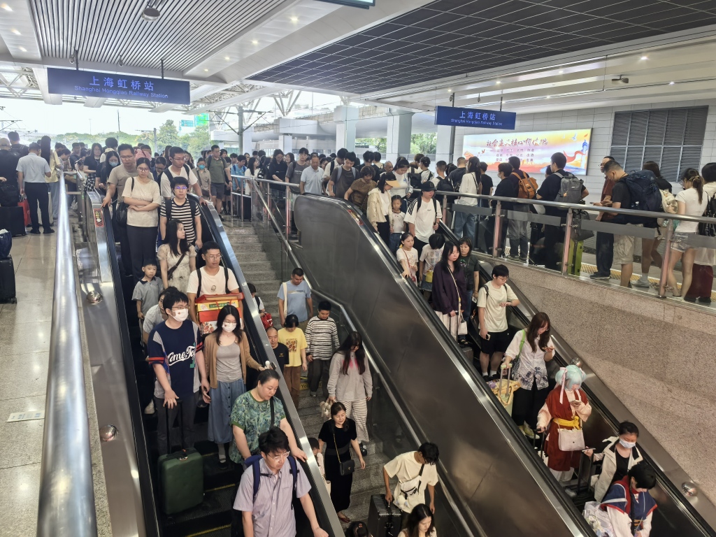 铁路上海站迎返程客流最高峰，预计今日到达83.7万人次
