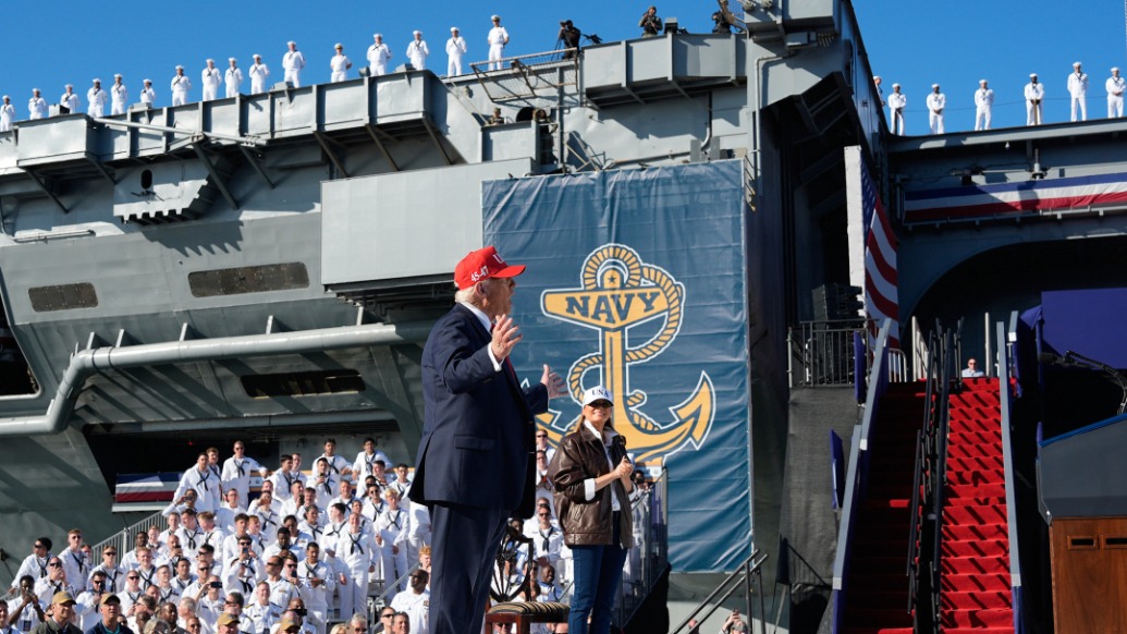 8個月還沒修好， “杜魯門”號航母在特朗普參觀時被蓋上“遮羞布”