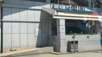 為讓游客經過商店封堵衛生間通道？服務區：和領導溝通后解決