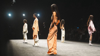 從歷史地標(biāo)到新興空間，上海時(shí)裝周開(kāi)啟“全城秀場(chǎng)”模式