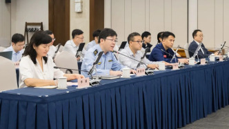 今天的上海市政府常务会议请来四位公众代表，参与审议关于提升基层应急管理能力的议题