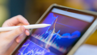 券商10月金股出爐：有色金屬成增配最多行業(yè)，非銀金融減配較多