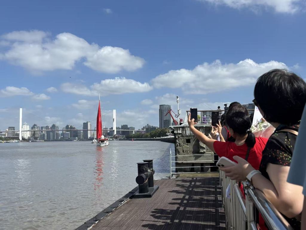 人类首次驾驶帆船沿南极圈环航南极洲，中国航海家翟墨今日启航