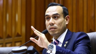 秘魯國(guó)會(huì)主席何塞·耶里接任秘魯總統(tǒng)職務(wù)