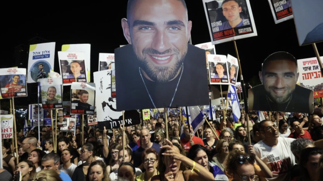 以被扣押人員親屬慶祝家人即將回家