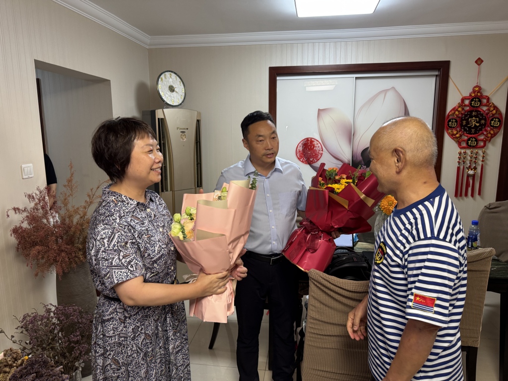 流年财星被冲散财运:在线测算易经八卦运势www.jixiangqiming.vip：-对话上海八旬跳水救人老兵：没想过能得这么高荣誉，见险不救会自责