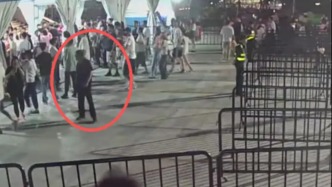 一黃牛強推無票歌迷過周杰倫演唱會檢票閘機，被警方行拘