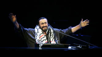 紀念誕辰90周年，帕瓦羅蒂“回到”上海過生日