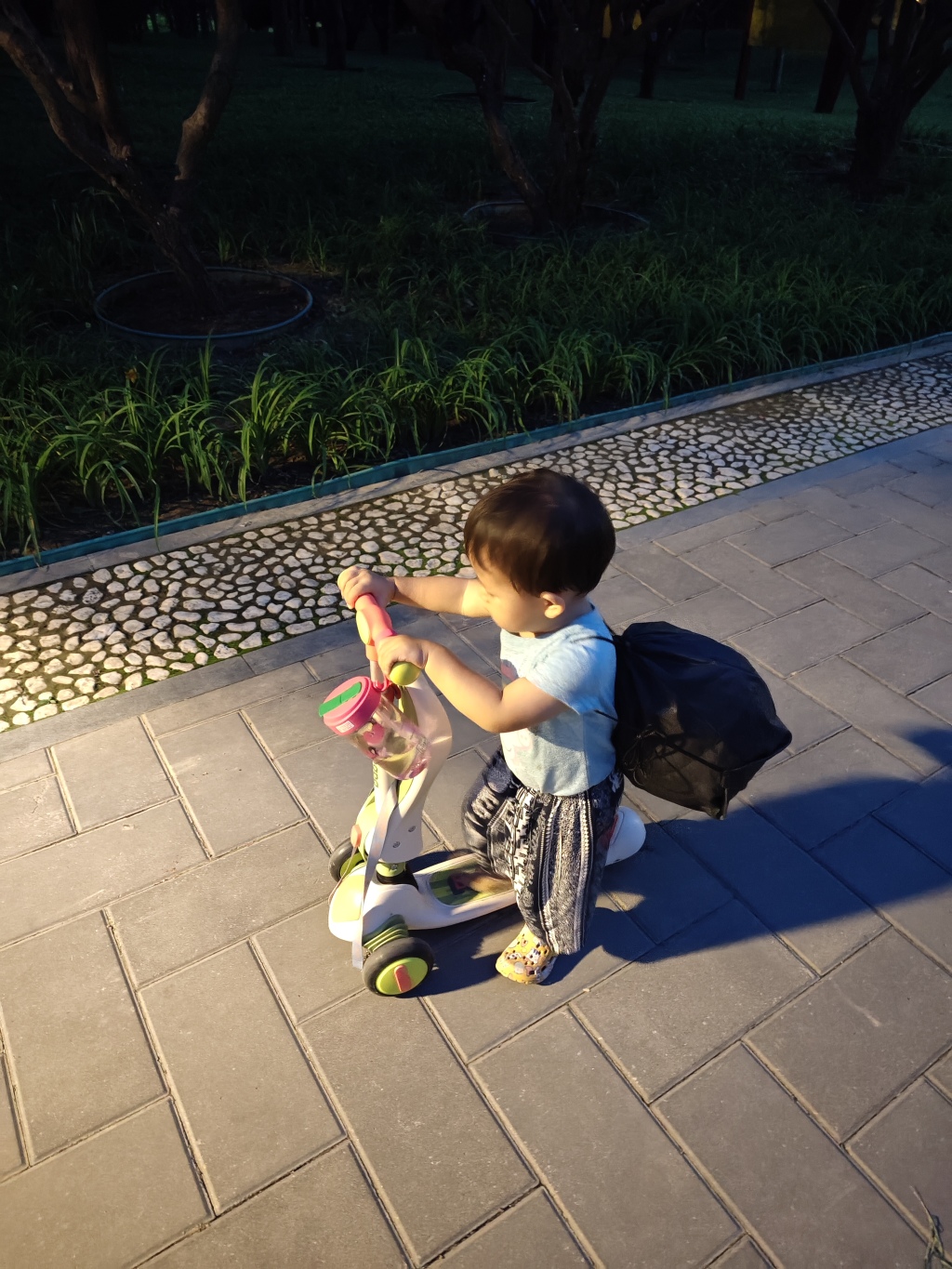 八字看退休运势:在线测算感情姻缘www.jixiangqiming.vip：-夜读｜奶爸加入公园“遛娃”队伍
