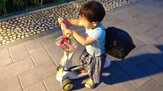 夜讀｜奶爸加入公園“遛娃”隊(duì)伍