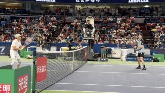 費德勒與鄭潔耍寶單練，甄子丹和吳磊網前“石化”