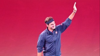 20年“紀念日”重訪旗忠掀熱潮，費德勒已成上?！巴扑]官”