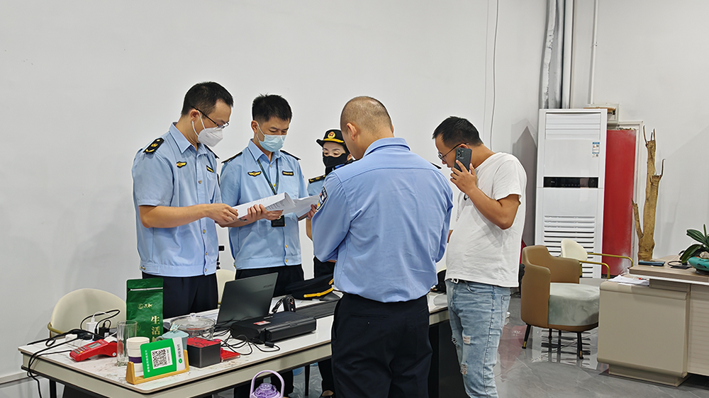 驾照、行驶证P一下就能开网约车？4人被上海警方抓获，45名司机将被罚