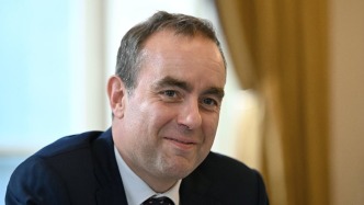 熱點問答丨法國總理剛辭職為何又獲任命？勒科爾尼能否坐穩(wěn)？