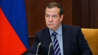 梅德韋杰夫看完朝鮮閱兵式后，稱贊其武器裝備令人印象深刻