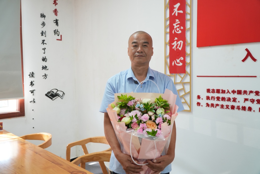 生肖龙幸运日的效果:在线测算紫微斗数www.jixiangqiming.vip：-火场救人的环卫工获见义勇为荣誉：作为退伍军人，关键时刻义不容辞