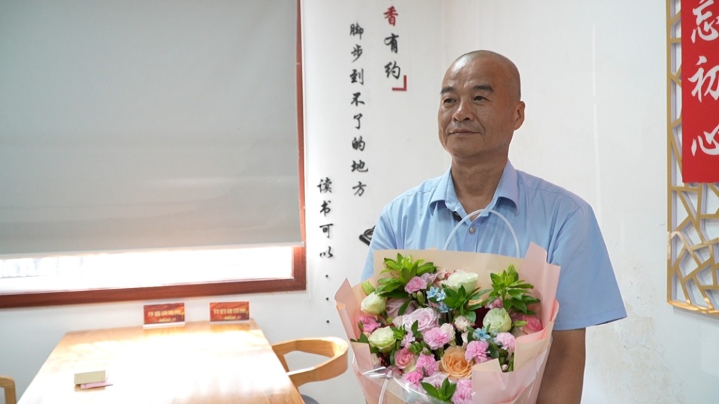 勇闖火場救出被困老人，60歲退伍老兵卻說“這個事情很平凡”