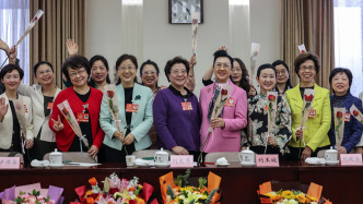 中國婦女奮斗建功新時(shí)代|彰顯“半邊天”的智慧與力量——中國婦女在社會(huì)主義民主法治建設(shè)中平等參與