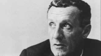 哲學不提問題，也不帶來將逐漸填充空隙的答案