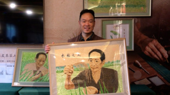 湖北十堰殘疾大叔用芝麻、稻米畫畫，14幅作品被收入中國(guó)郵政“國(guó)家名片”