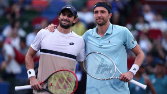 表弟贏了！瓦舍羅創(chuàng)造歷史，拿下上海網(wǎng)球大師賽冠軍