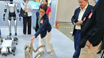 特寫｜“能加個微信嗎？”當(dāng)500強(qiáng)高管們遇上上海AI