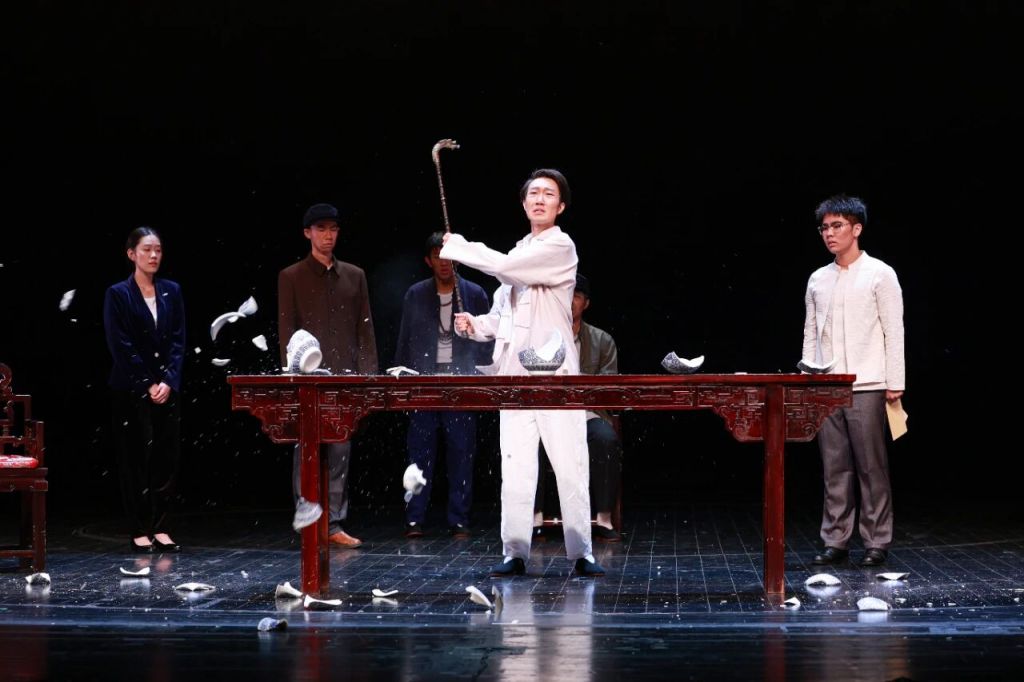 善缘:免费在线测算www.jixiangqiming.vip：-大学生剧社演绎《玩家》，曹禺剧场见证青春戏剧力量