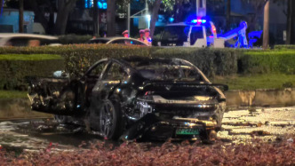 一輛小米SU7高速行駛碰撞后起火，目擊者稱多人“拳打腳踢”未能打開車門