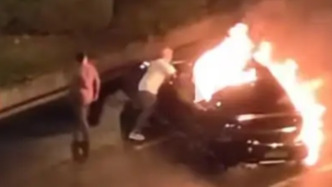 成都一輛小米SU7超速失控自燃：路人施救未果，原因在調(diào)查