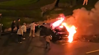 探訪成都小米SU7碰撞起火事故現(xiàn)場(chǎng)，救援者：破窗后無(wú)法從里面開門