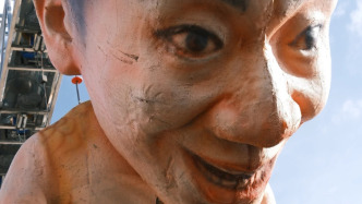 麗江一景區(qū)“人體蜈蚣”等作品被指觀(guān)感不適，回應(yīng)：已拆除