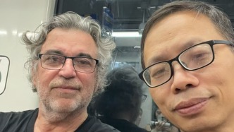 民心相通就藏在一次指路里，復(fù)旦教授偶遇“哲學(xué)老外”聊嗨了