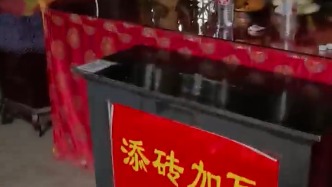 游客在城隍廟拍照過(guò)于細(xì)致被阻止，遼寧興城文旅局：將批評(píng)管理員