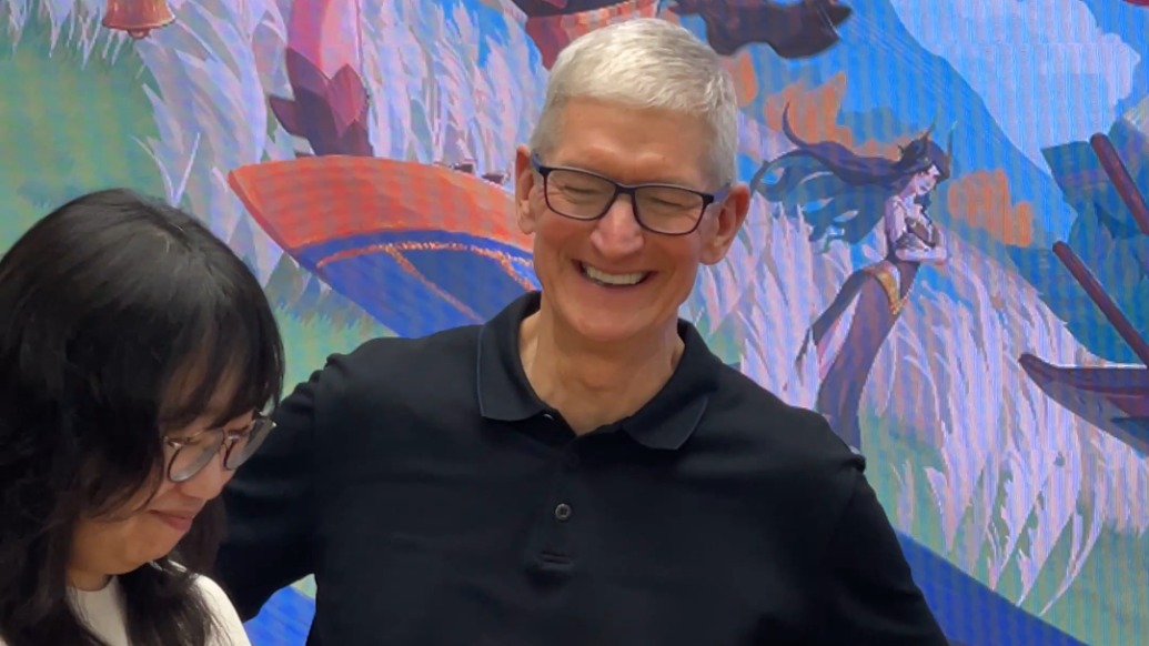 庫(kù)克上海行再訪(fǎng)莉莉絲：這里總是充滿(mǎn)變化充滿(mǎn)活力，我太愛(ài)中國(guó)人和中國(guó)文化了