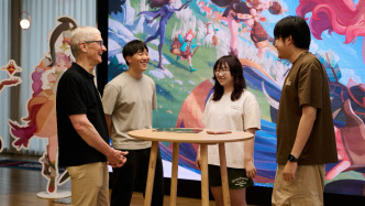 蘋(píng)果CEO庫(kù)克上海兩日行：看LABUBU，首次“直播帶貨”，直言“太愛(ài)中國(guó)人和中國(guó)文化”