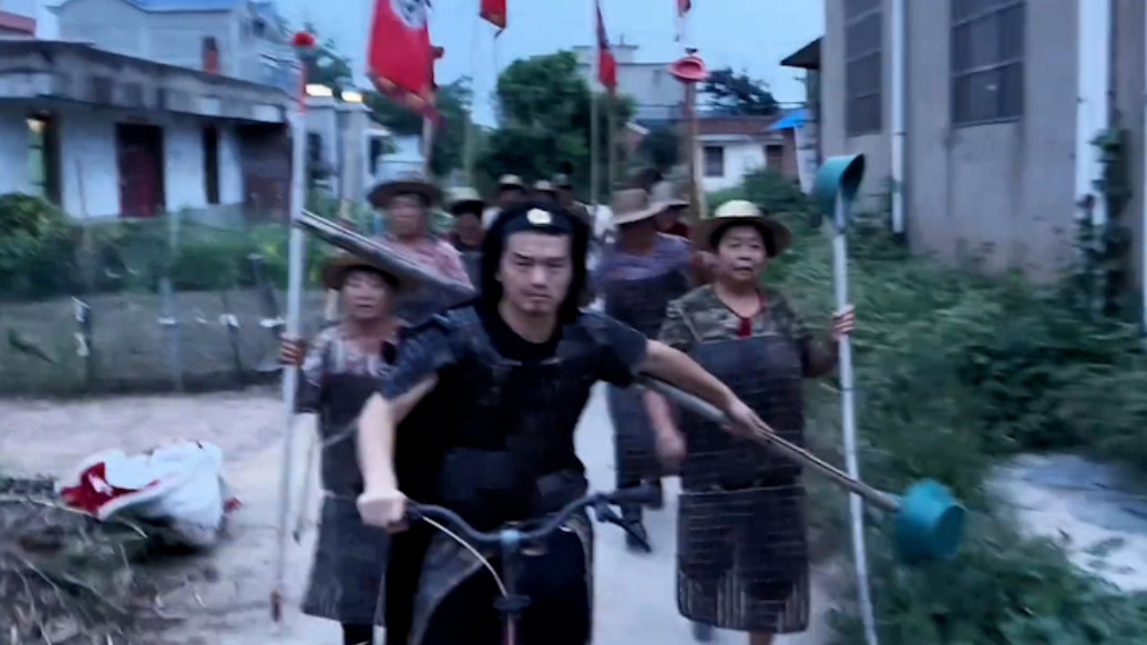 小伙帶著村里20多名老人拍攝“三國短劇”：讓老人老有所樂，還能掙點(diǎn)零花錢