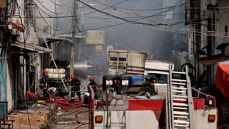 孟加拉國達(dá)卡市一大樓起火，至少16人死亡