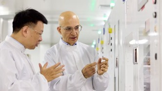 蘋果COO上任后首次到華走訪“果鏈”，九成制造采用可再生能源