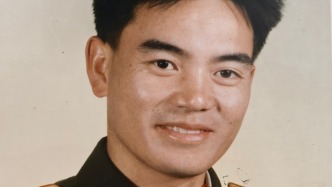人心不涼 | 35歲營長曾光搶險時殉職，13位戰(zhàn)友替他盡孝16年