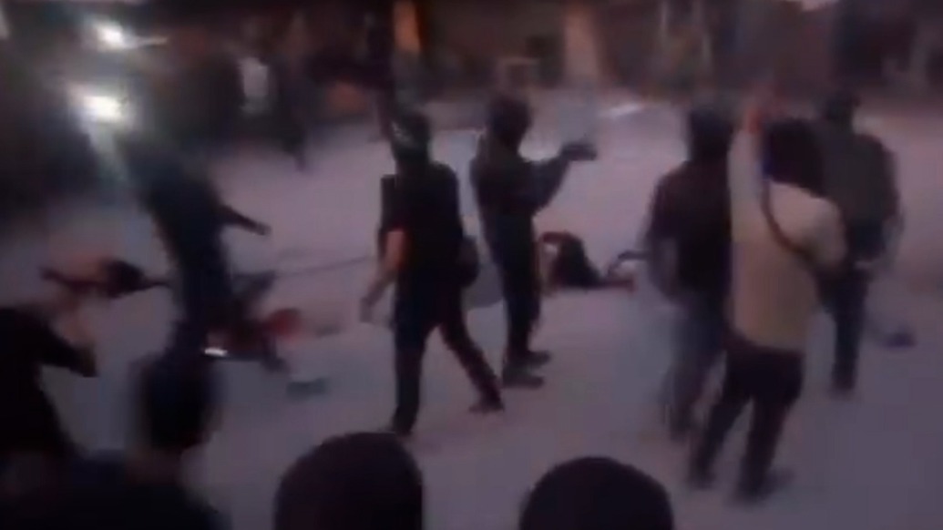 画面曝光！哈马斯街头公开处决“以色列合作者”