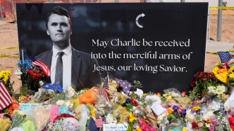 虛無、碎片與遮羞布，是什么讓子彈變成射向世界政治的“彈幕”？｜907編輯部