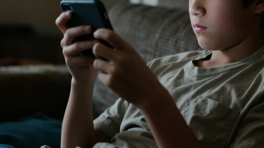 Instagram限制青少年观看内容，多国收紧未成年人使用社交媒体限制