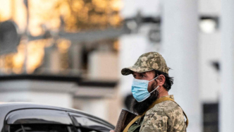 阿富汗首都喀布爾發(fā)生爆炸，現(xiàn)場冒起濃煙