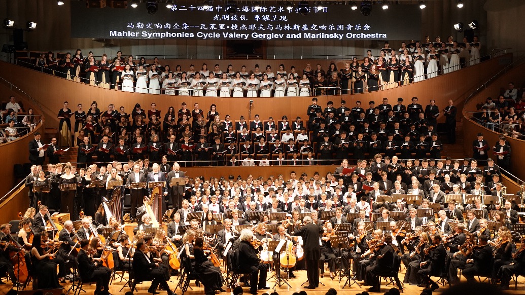 馬八上海首次公演，四百多位表演者奉獻(xiàn)了一場(chǎng)輝煌的演出