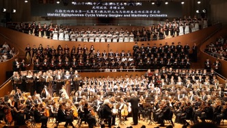 馬八上海首次公演，四百多位表演者奉獻了一場輝煌的演出